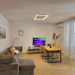 Sanpietro Homes 292 公寓 *