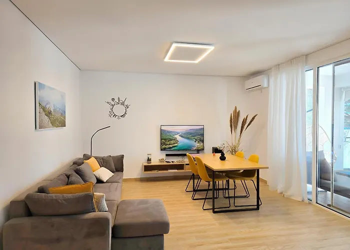 Sanpietro Homes 292 * Plazhi San Pietro